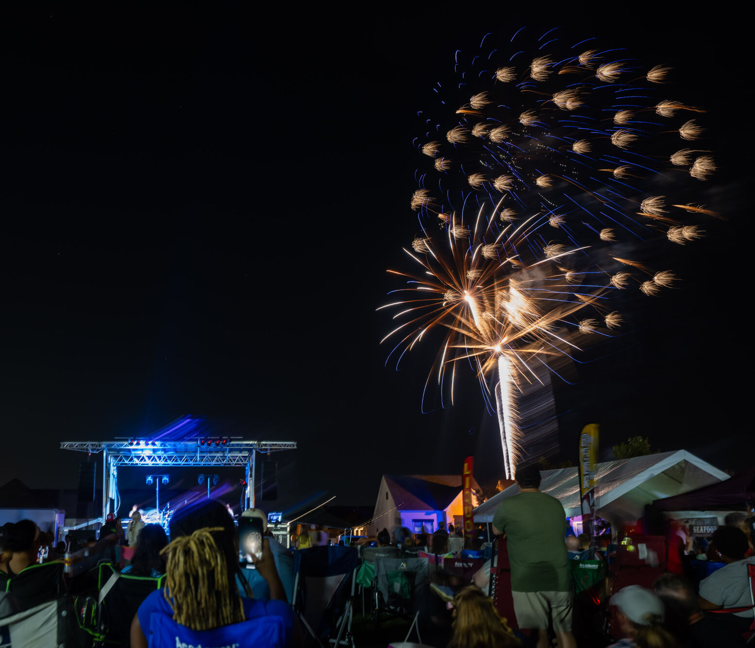 BR.redwhiteandboom.adv_2775 MJ.JPG